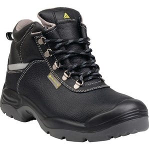 Wide fitting safety boots